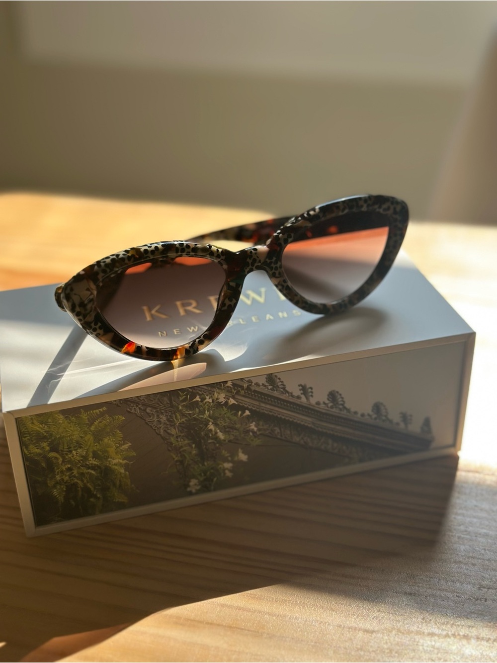*Like New* KREWE SASHA in POPPY NOIR with Amber Gradient Lens - Picture 5 of 8